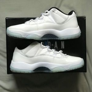 Jordan 11 Legend Blues